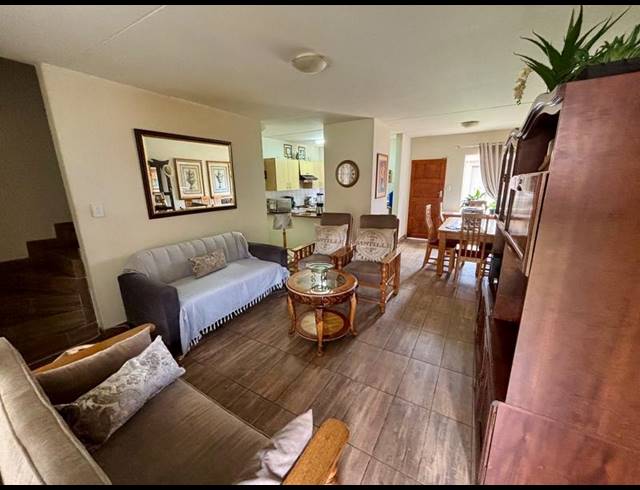 2 BEDROOM TOWNHOUSE FOR SALE IN ANNLIN